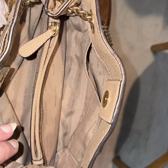 Michael Kors   Convertible Crossbody shoulder bag  pebbled leather khaki tan EUC - Picture 17 of 17